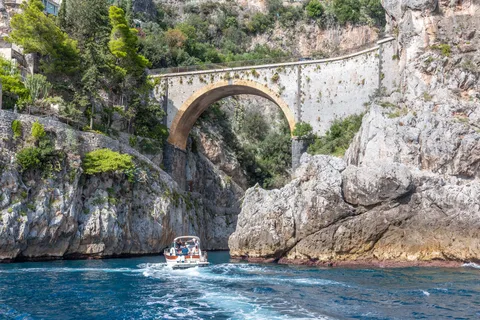 Desde Sorrento: Excursión de un día en barco por la Costa Amalfitana
