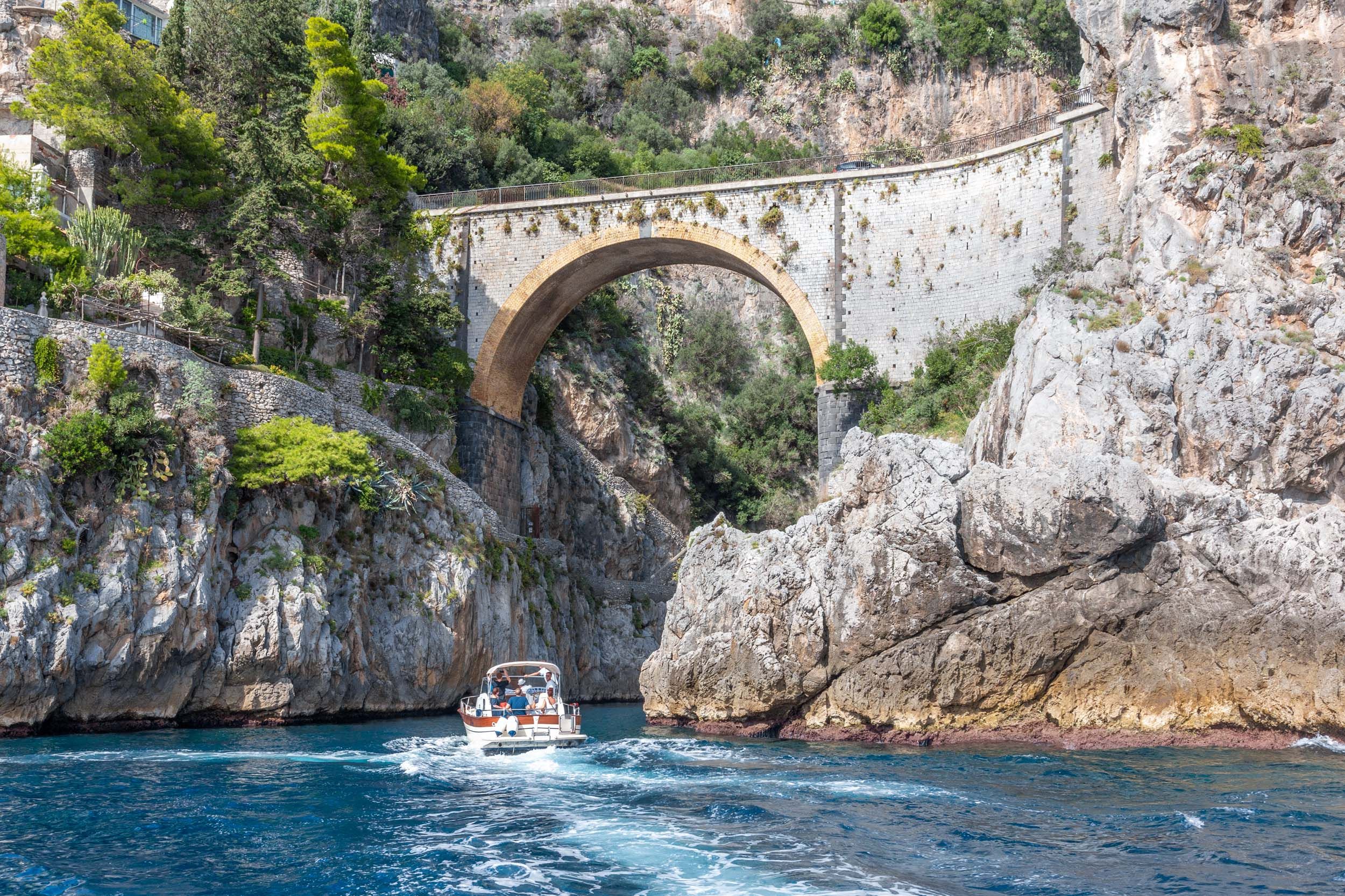 Von Sorrent: Tagestour an die Amalfiküste mit dem Boot