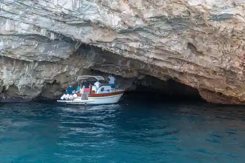 Fra Sorrento: Dagsudflugt til øen Capri med bådcruise
