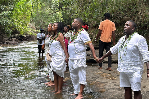 Assin Manso Ancestral Slave River Park och capecoast slott