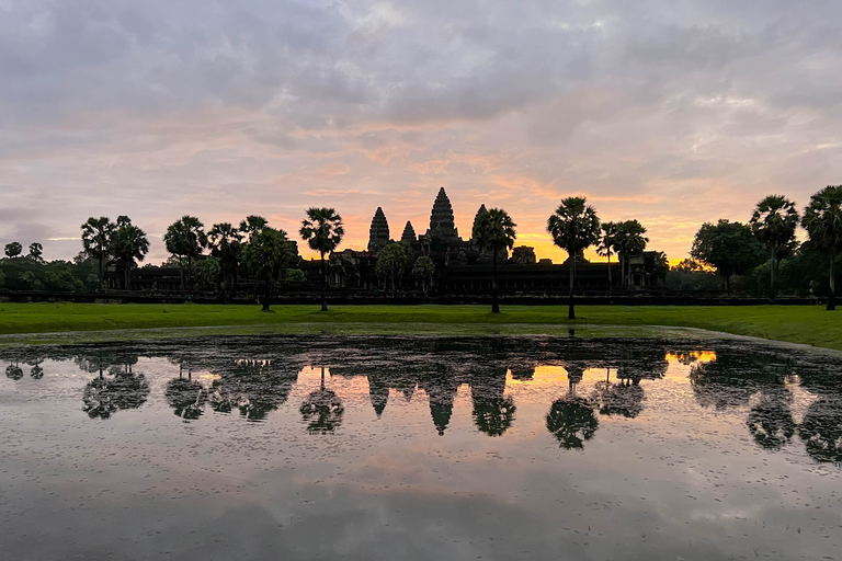 Siem Reap: Angkor Wat Sunrise Tour a través de Tuk Tuk y desayuno