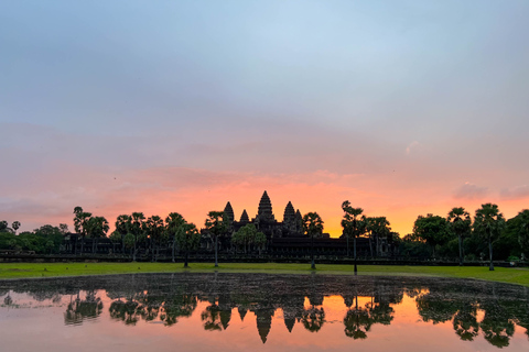 Siem Reap: Angkor Wat Sunrise Tour a través de Tuk Tuk y desayuno