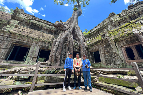 Siem Reap: Angkor Wat Sunrise Tour via Tuk Tuk &amp; Breakfast