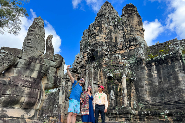 Siem Reap: Angkor Wat Sunrise Tour via Tuk Tuk & Breakfast