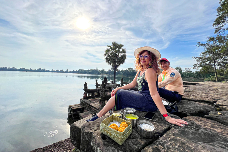 Siem Reap: Angkor Wat Sunrise Tour via Tuk Tuk & Breakfast