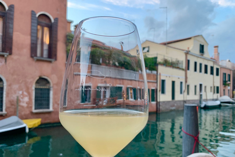 Venecia: tour gastronómico y degustación de vinos en grupos pequeños con un local