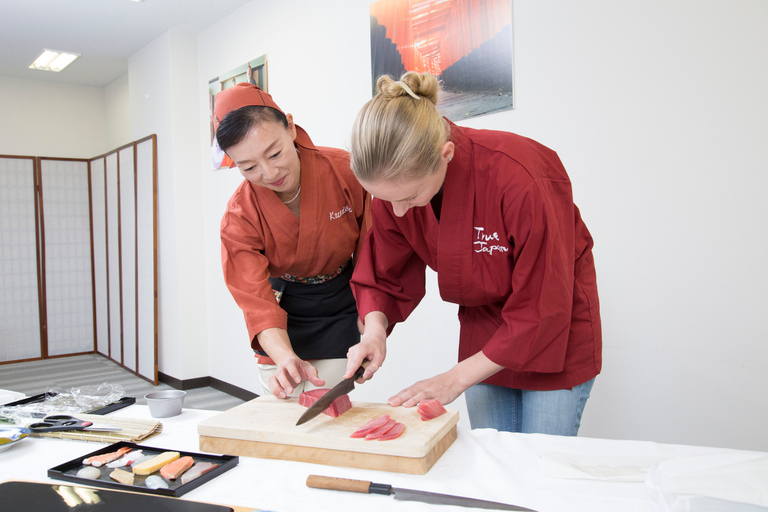 Tokyo: Sushi Making Workshop and Meal Regular Course