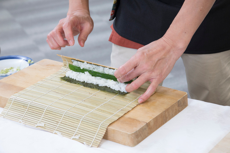 Tokyo: Sushi Making Workshop and Meal Regular Course