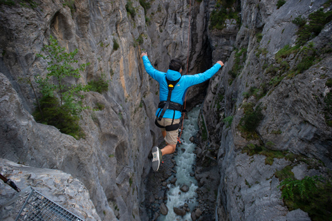 Interlaken: Canyon Swing in GrindelwaldCanyon Swing with Departure from Grindelwald