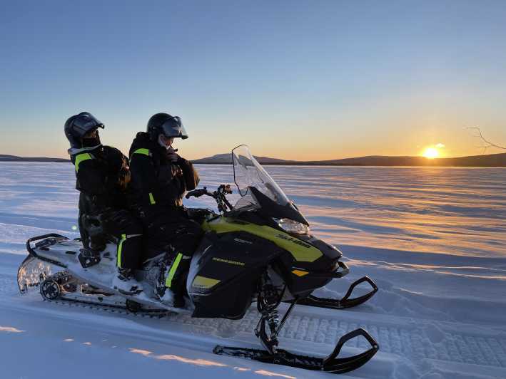 Kiruna: Tour guiada de motos de nieve y suecia Fika Experince