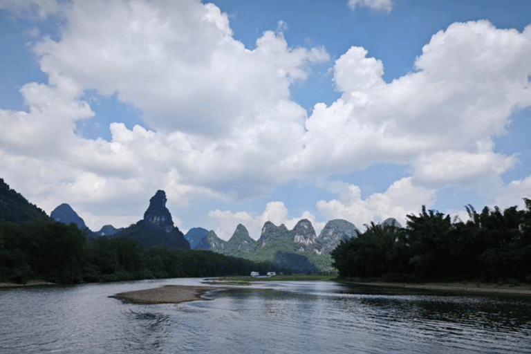 Guilin: Li River Cruise, Yangshuo & Xianggong Hill Day Tour