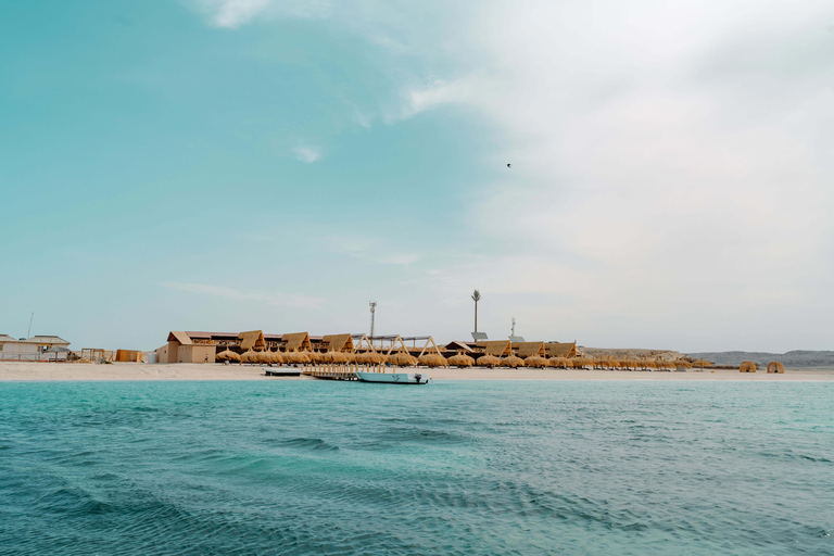 Hurghada: snorkeltrip naar Eden Island met lunch en ophaalserviceOphalen bij Makadi, Sahl Hashesh en El Gouna