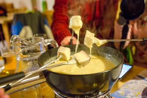 Desde Interlaken: Trineo nocturno con cena de fondue de queso