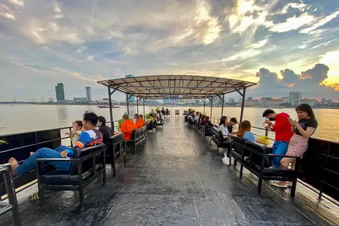 Phnom Penh: Cruzeiro ao pôr do sol no rio Mekong e passeio de Tuk Tuk