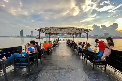 Phnom Penh: Cruzeiro ao pôr do sol no rio Mekong e passeio de Tuk Tuk