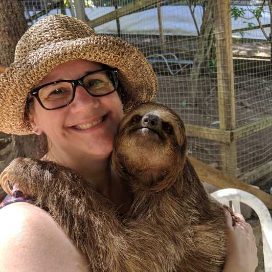 Monkeys and Sloths Hangout plus Island Tour in Roatan