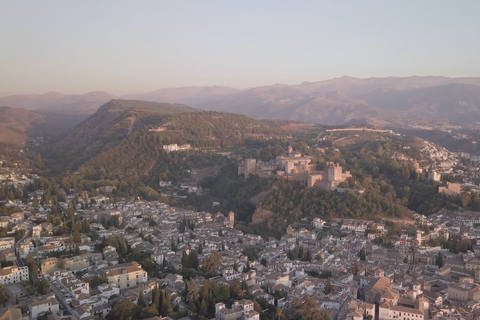 Granada: uitzicht op de zonsondergang Alhambra en Sierra Nevada per e-bikePrivérondleiding in het Frans