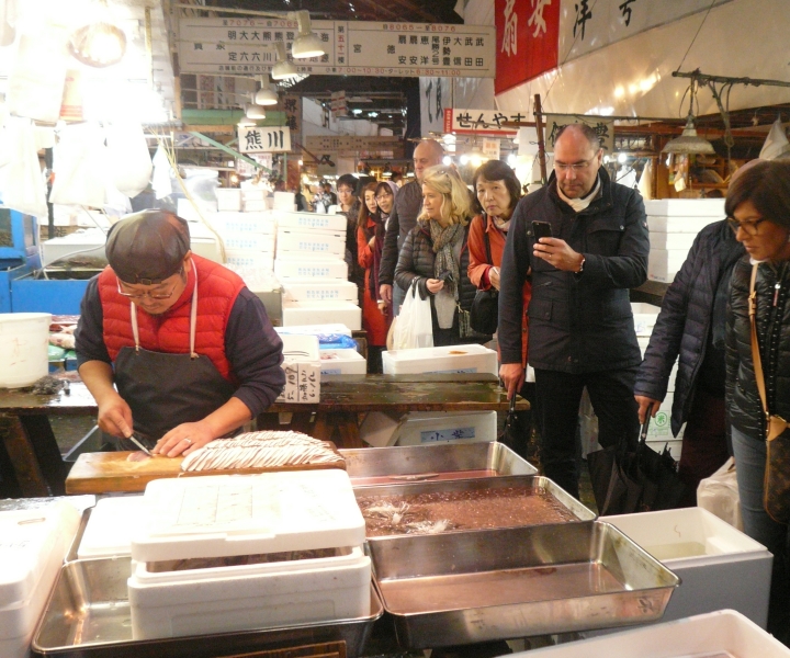 Tokyo: Guided Walking Tour of Tsukiji Market with Breakfast