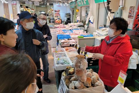 Tokyo: tour guidato a piedi del mercato di Tsukiji con pranzo