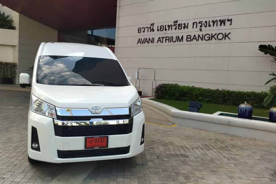 Bangkok: Privater Luxuswagen mit professionellem Fahrer. Foto: GetYourGuide Bangkok: Privater Luxuswagen mit professionellem Fahrer. Foto: GetYourGuide