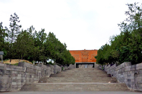 Ereván: puntos destacados de la ciudad, museo y fortaleza de Erebunidefecto