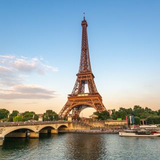 Paris: Torre Eiffel com 2° Andar de Escada e Topo Opcional