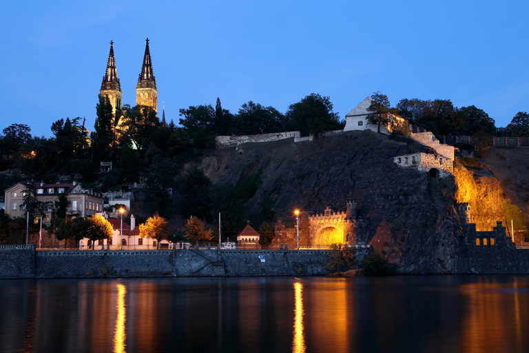 Praga: Crociera di Capodanno con cena e fuochi d&#039;artificioCrociera di Capodanno con cena e bevande illimitate