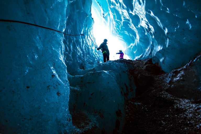 Côte sud islandaise : grotte de glace bleue et Jokulsarlon