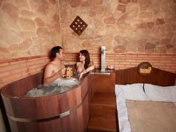 Islantilla: Beer Spa Experience with Tastings and Snacks