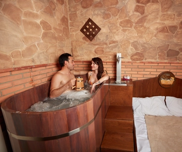 Islantilla: Beer Spa Experience with Tastings and Snacks