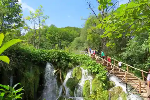 Fra Zagreb til Split: Privat tur til Plitvice-søerne