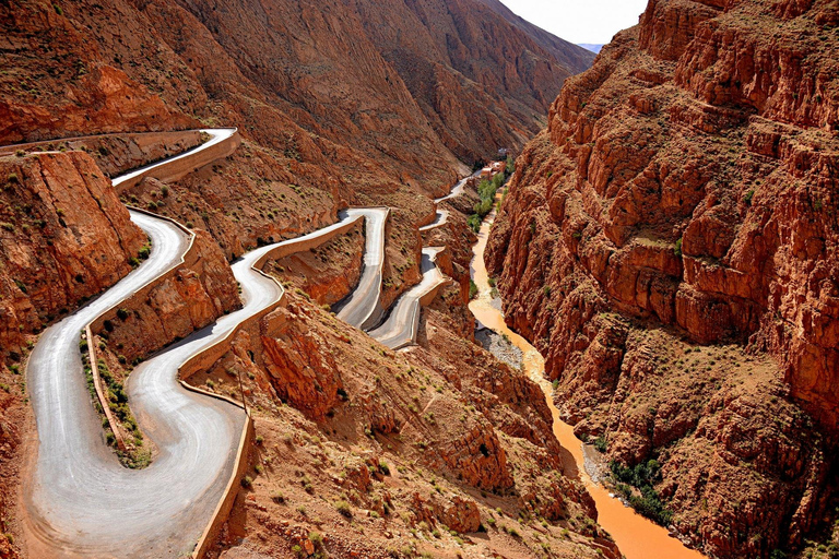 Desde Tánger : 4Días de excursión por el desierto pasando por Chefchaoun y fesDesde Tánger : 4Días por el desierto pasando por Chefchaoun y fes