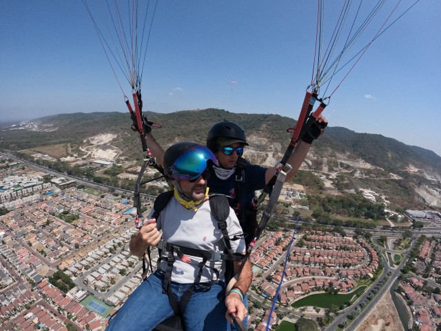 Visit Guayaquil Paragliding Experience in Guayaquil