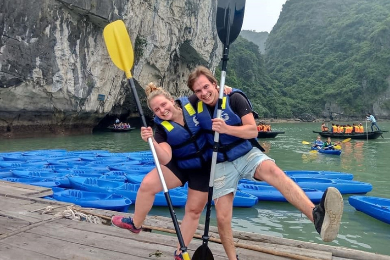 Hanoi: Inseln & Höhlen Ha Long Kreuzfahrt mit Mittagessen & KajakfahrenAb Halong: Halbtages-Kreuzfahrt