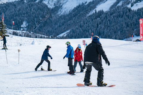 Från Interlaken: Grindelwald nybörjarkurs i snowboardFrån Interlaken: Snowboardlektion för nybörjare i Grindelwald