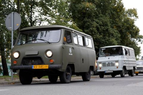 Krakow: Nowa Huta Guided Tour in Communist-Era Cars