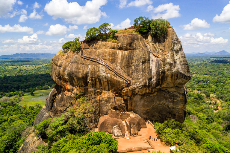 Colombo: Polonnaruwa &amp; Sigiriya Geführte Tagestour mit Mittagessen