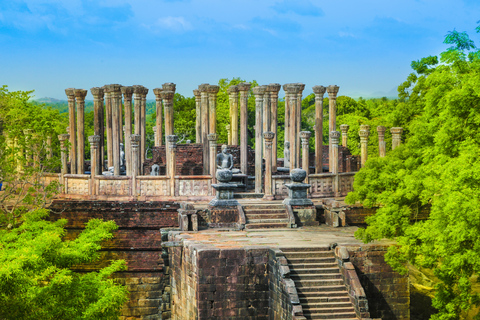 Colombo: Polonnaruwa &amp; Sigiriya Geführte Tagestour mit Mittagessen