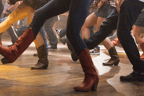 Las Vegas: Country Bar Crawl by Party Bus w/ Mixed Drinks