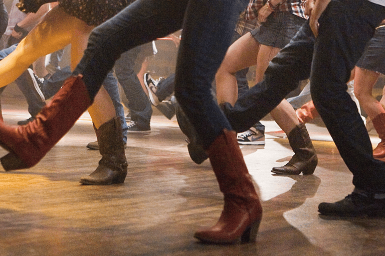 Las Vegas: Country Bar Crawl by Party Bus w/ Mixed Drinks