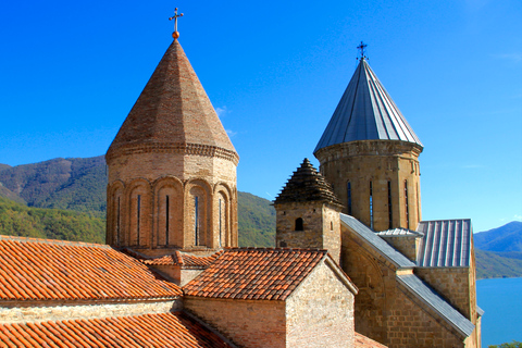 Ab Tiflis: Gruppen-Tagestour nach Kazbegi