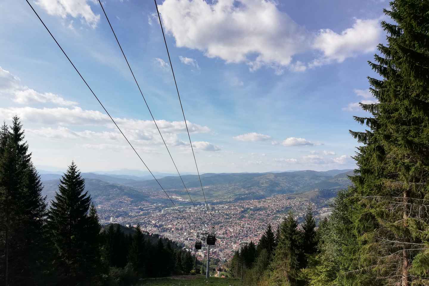 サラエボ: ケーブルカーと五輪博物館ガイドツアー