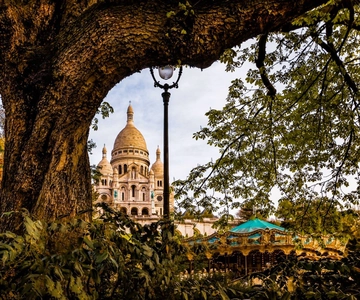 Paris: Montmartre Culture and Local Pastries Walking Tour