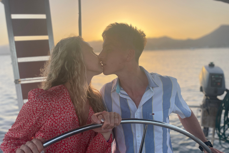 Alcudia: Romantic Sailing Trip with Diner for 2