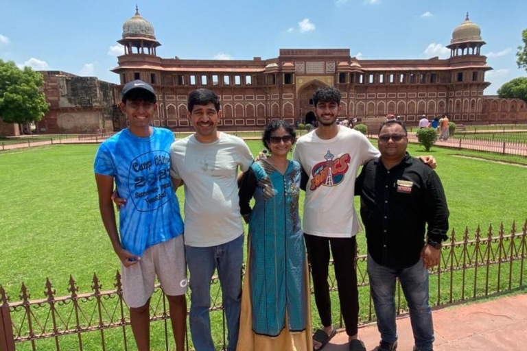 Delhi do Agry i Jaipur 2-dniowa wycieczka po Złotym TrójkącieWycieczka z zakwaterowaniem w 5-gwiazdkowym hotelu