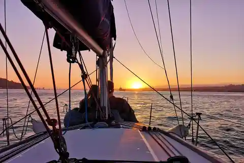 Agadir : Tour en bateau privé au coucher du soleil avec dîner léger.