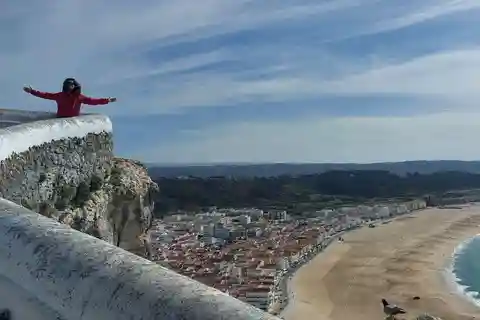 From Fátima: Batalha and Nazaré Guided Tour