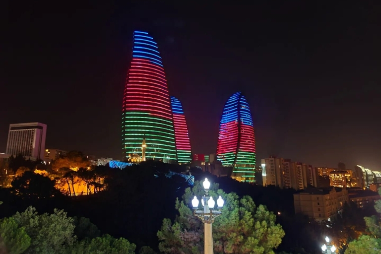 Bakú: tour histórico y moderno de BakúBakú: tour privado histórico y moderno de Bakú