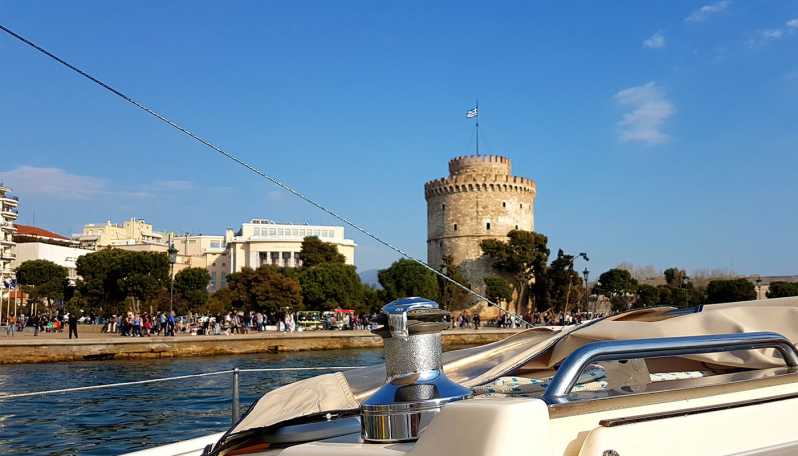 Kalamaria: Tour de navegación privada de Tesalónica con música