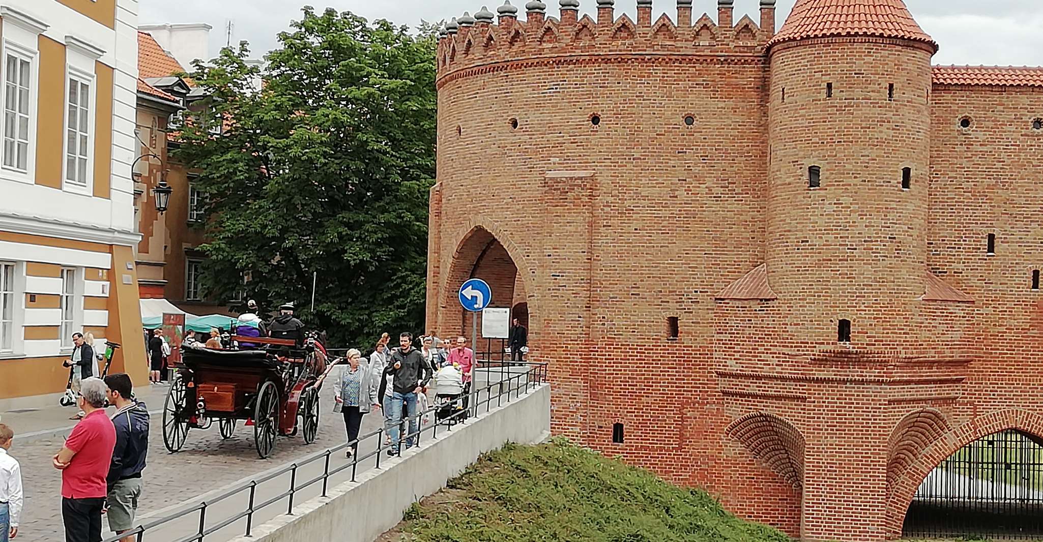 Varsovia, tour por la ciudad con recogida y entrega en el aeropuerto - Hizvo
